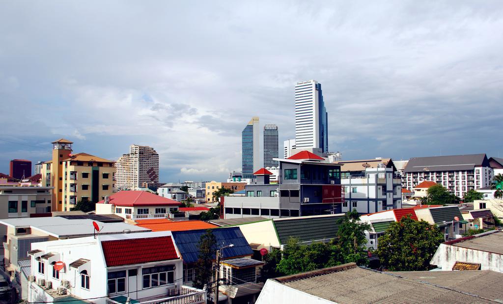 Tree Hostel Bangkok Exteriör bild